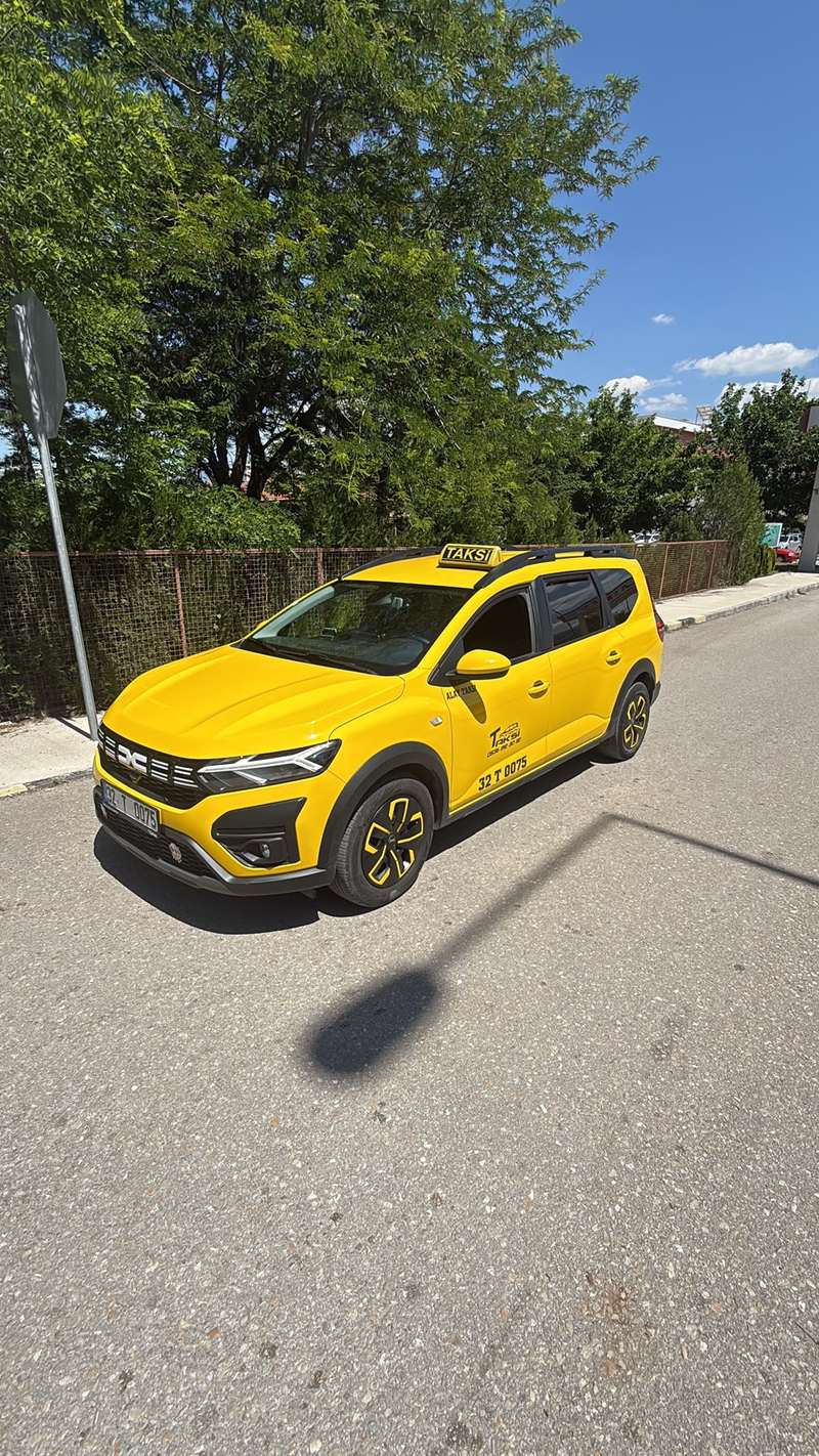 Alay Taksi 32 T 0075 Dacia Jogger yan görünüm