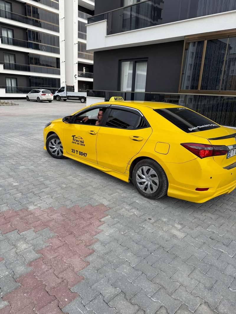 Gülistan Taksi 32 T 0047 Corolla taksi yan görünüm